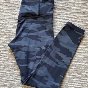 Athleta women’s elation 7/8 leggings, size S